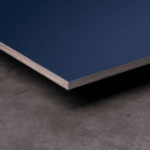 Panneau contreplaqué bleu lisse sur fond gris.